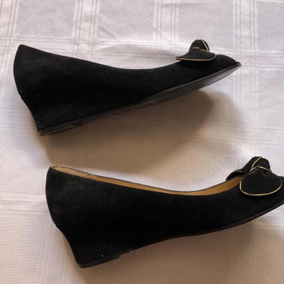 Very chic Bruno Magli black suede pumps wedges with gold trim and bow - Picture 3 of 5